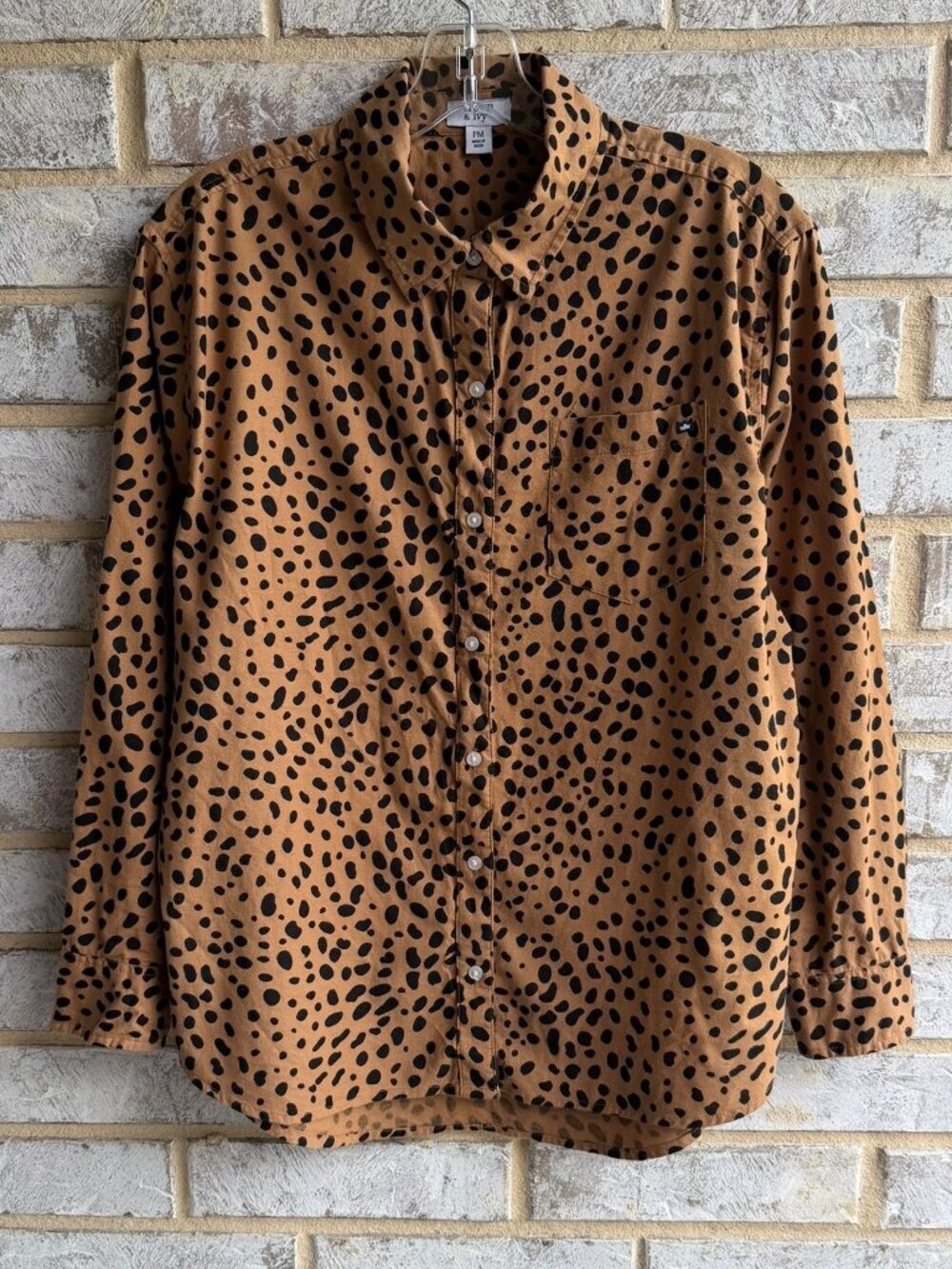 Crown & Ivy Long Sleeve Button Up Animal Print Shirt Women's Size M Petite